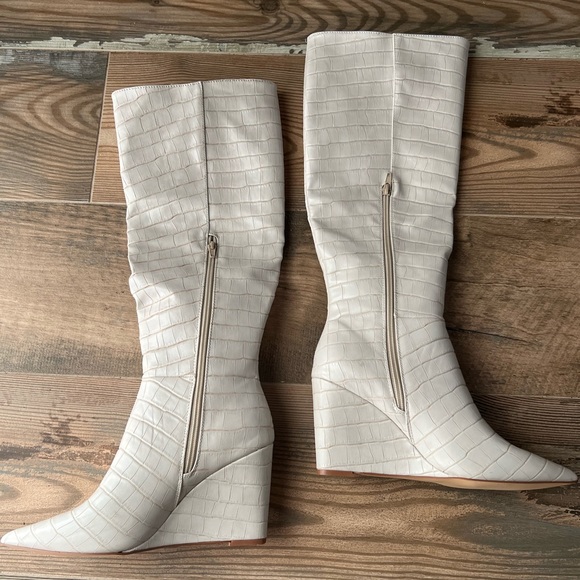 Womens Michael Wedge Cream Tall Faux Alligator Print. Size 7 1/2 - Picture 2 of 2